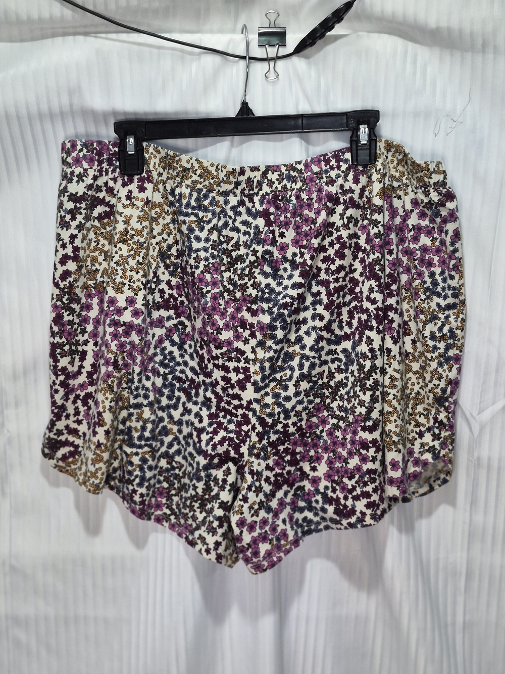 Cacique Cream Floral High-Waist Shorts with Purple & Gold Accents Size 22/24